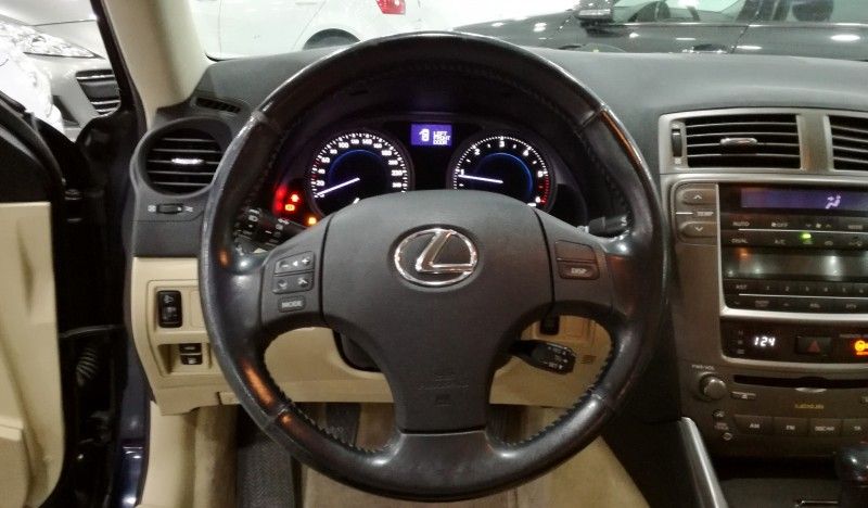 Lexus IS 220d is 220d