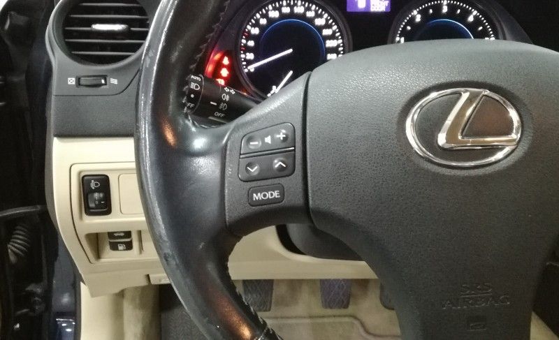 Lexus IS 220d is 220d
