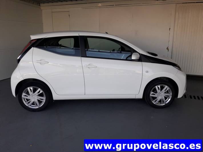 Toyota Aygo 1.0 70 x-play