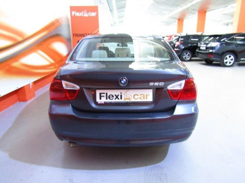 BMW 320 320d (E90)