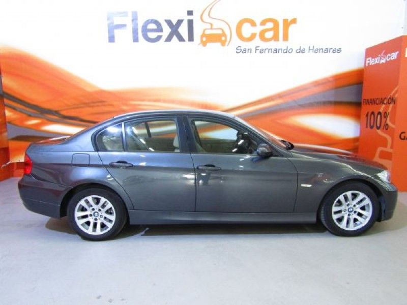BMW 320 320d (E90)