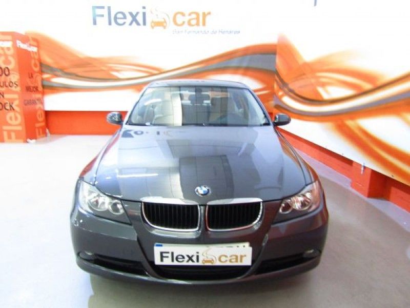 BMW 320 320d (E90)