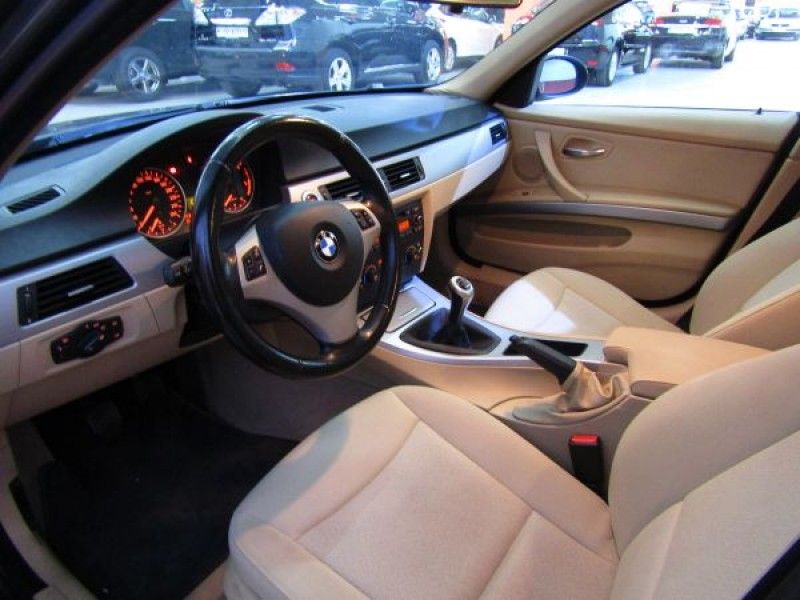 BMW 320 320d (E90)