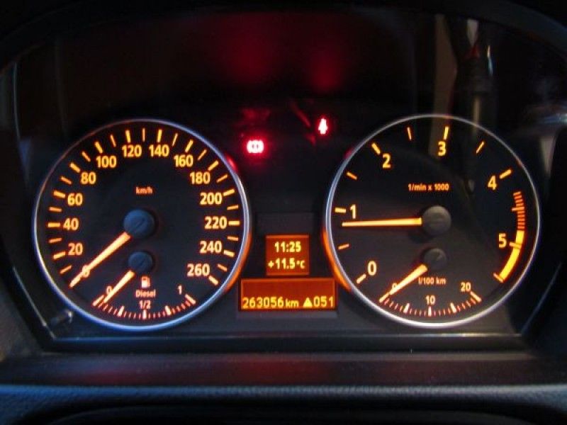 BMW 320 320d (E90)