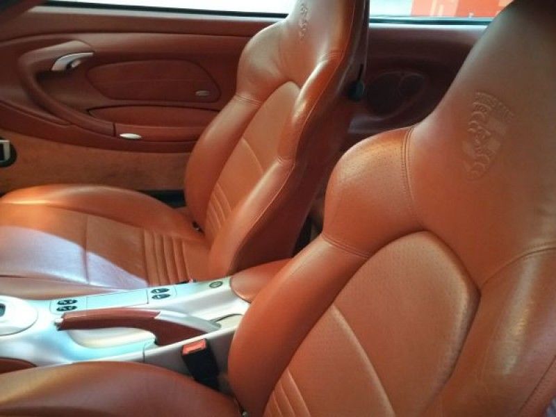 Porsche 911 CARRERA 4 COUPE