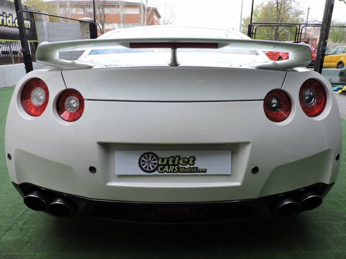 Nissan GT-R 3.8 V6 Standard Edition 2p.
