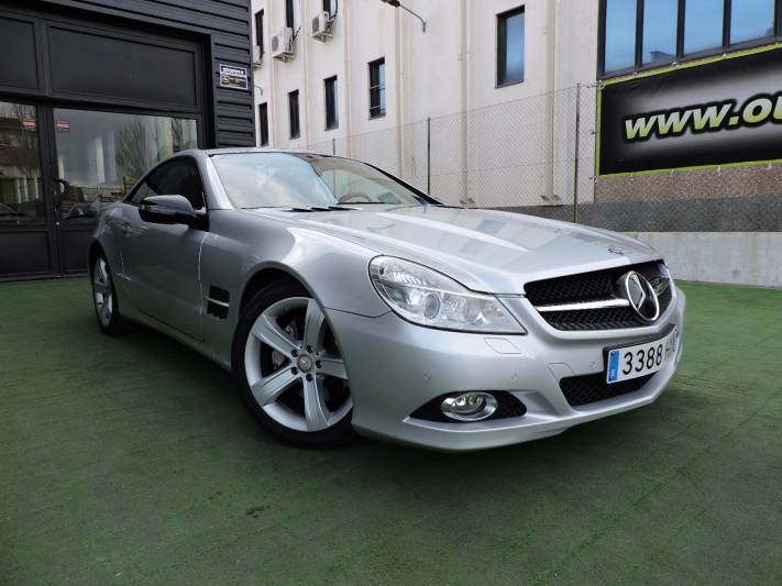 Mercedes-Benz SL 280 .