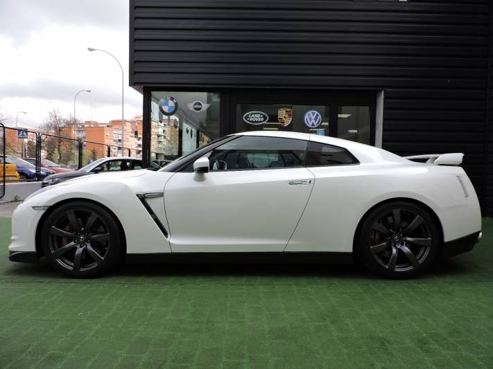 Nissan GT-R 3.8 V6 Standard Edition 2p.
