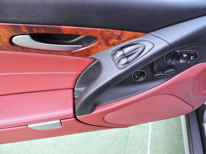 Mercedes-Benz SL 280 .