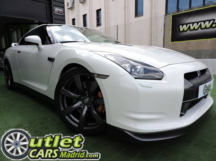 Nissan GT-R 3.8 V6 Standard Edition 2p.