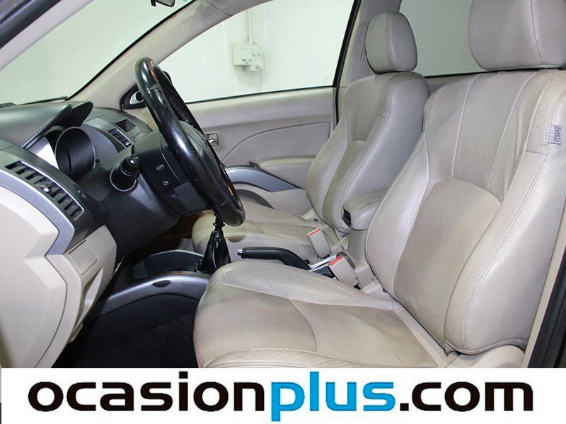 Mitsubishi Outlander 2.0 DI-D Kaiteki 103kW (140CV)