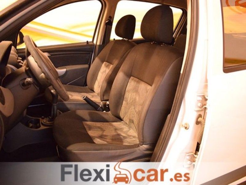 Dacia Sandero Base 1.2 16v 75cv