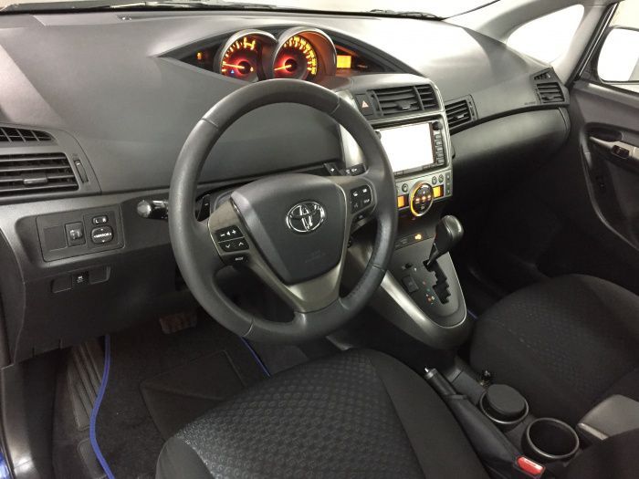 Toyota Corolla Verso 2.2D4D Sol