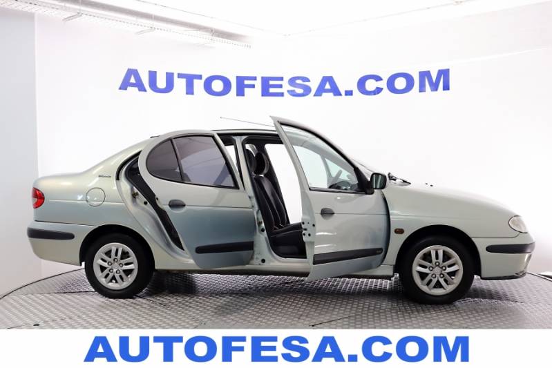 Renault Megane 1.4 16v 95cv Authentique 4p