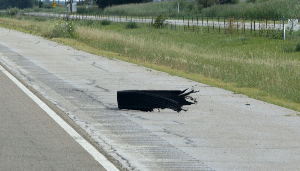 A nuestro paso, las cunetas de las carreteras se llenan de basura. Foto: iStock
