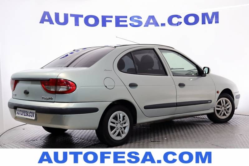 Renault Megane 1.4 16v 95cv Authentique 4p