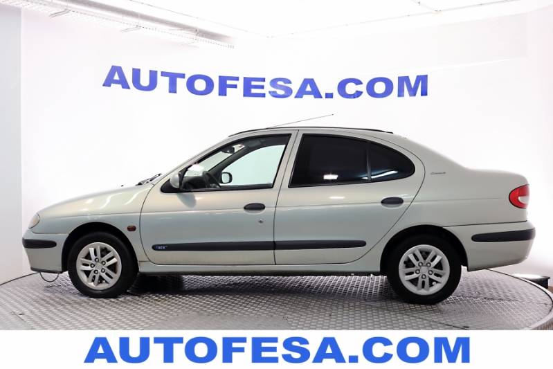 Renault Megane 1.4 16v 95cv Authentique 4p