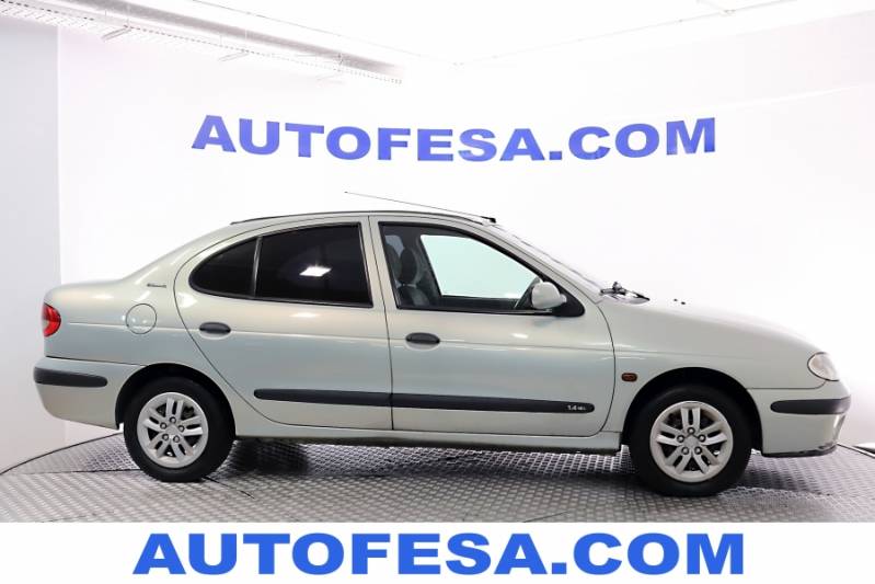 Renault Megane 1.4 16v 95cv Authentique 4p