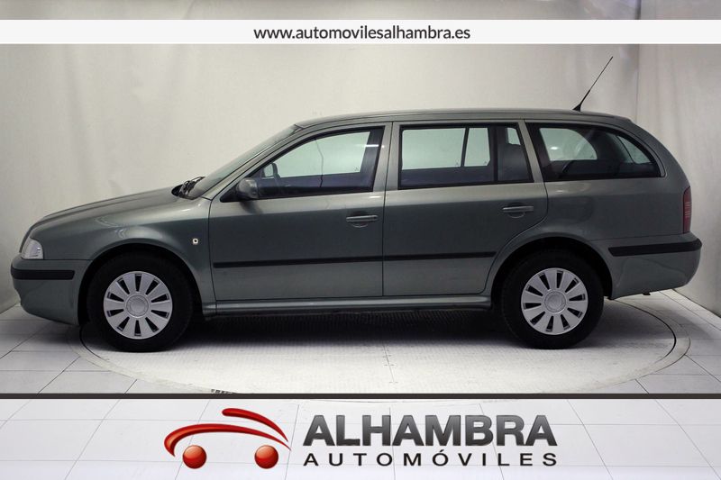 Skoda Octavia COMBI 1.6 AMBIENTE