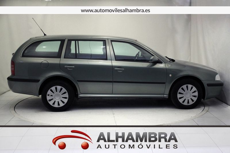 Skoda Octavia COMBI 1.6 AMBIENTE