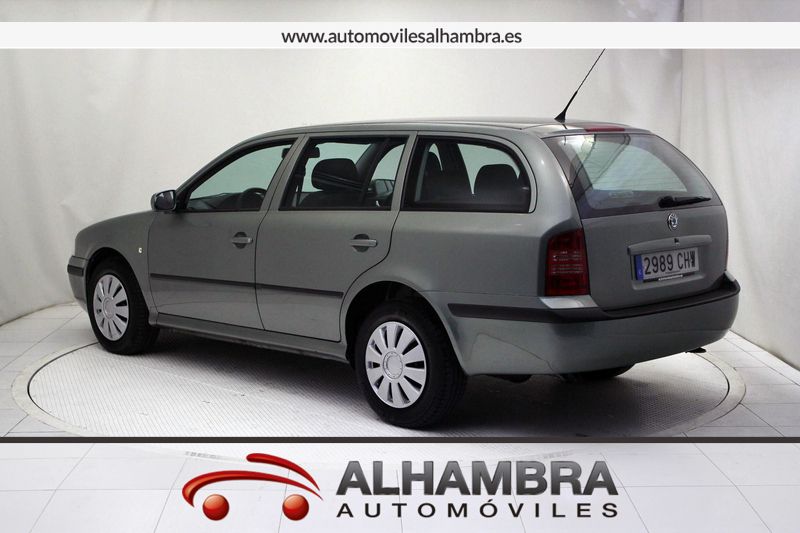 Skoda Octavia COMBI 1.6 AMBIENTE