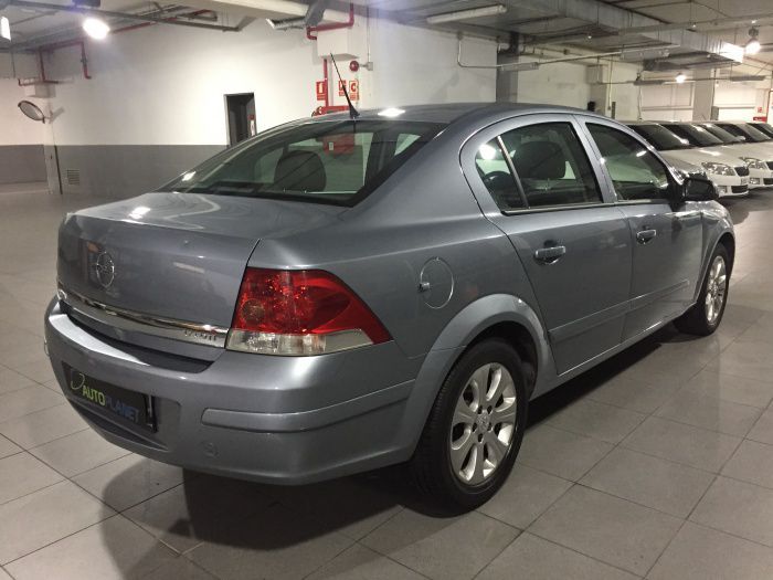 Opel Astra Sedán 1.7CDTi Enjoy
