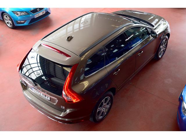 Volvo XC60 VOLVO XC60 2.4 D5 Momentum AWD