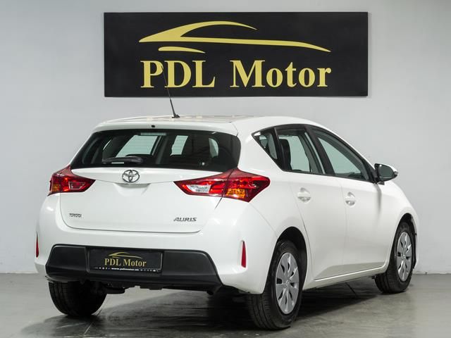 Toyota Auris 90 D Business 66kW (90CV)