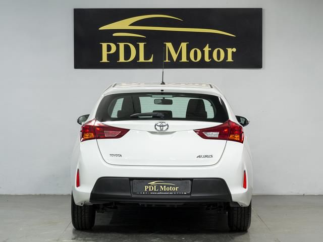 Toyota Auris 90 D Business 66kW (90CV)