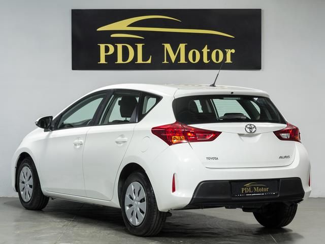 Toyota Auris 90 D Business 66kW (90CV)