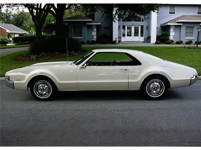 Oldsmobile Toronado .