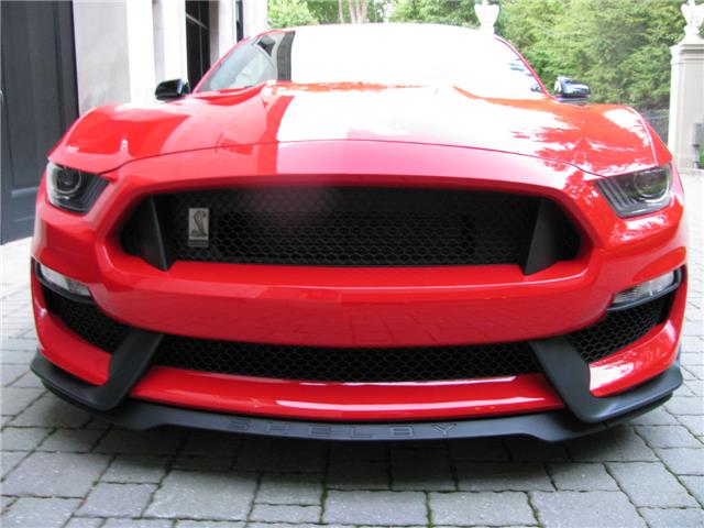 Ford Mustang Shelby GT350 en STOCK