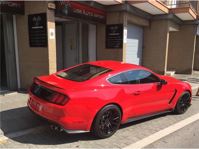 Ford Mustang Shelby GT350 en STOCK