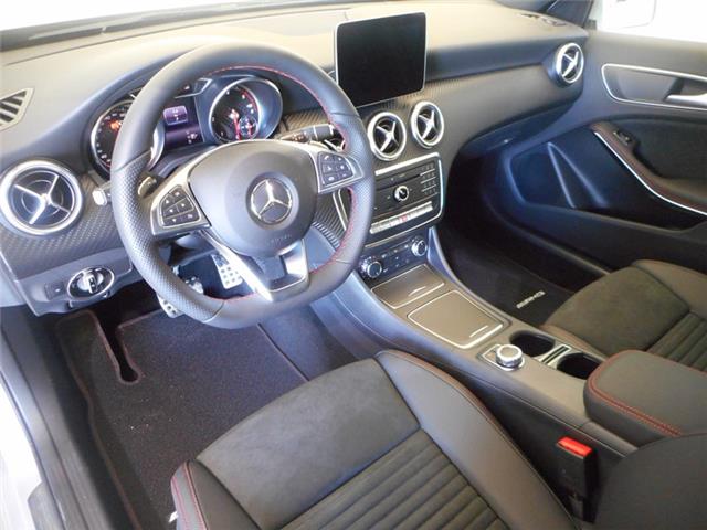 Mercedes-Benz A 200 d AMG Line