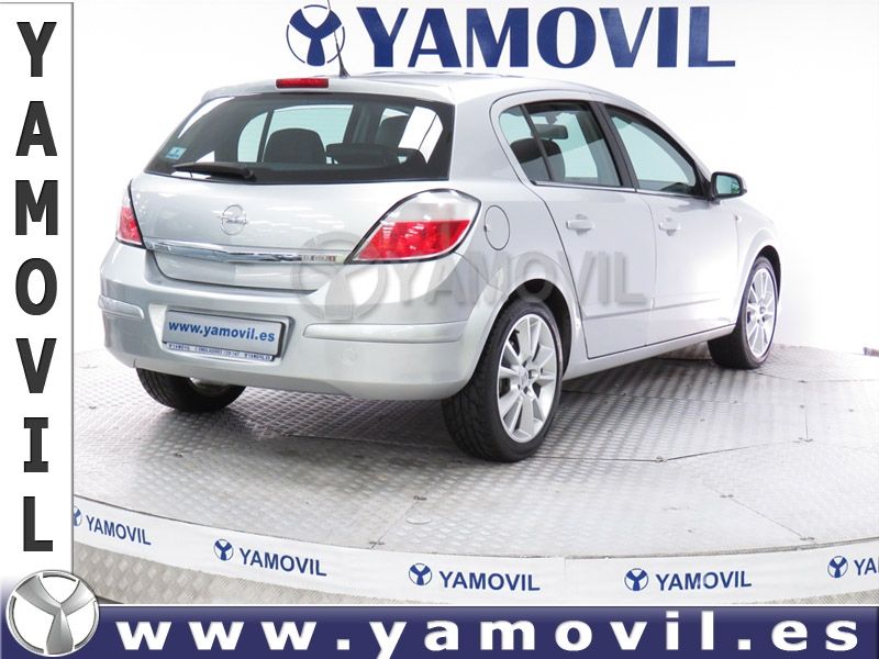 Opel Astra 1.9 CDTi 150CV COSMO