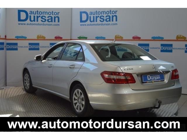 Mercedes-Benz E 250 E 250 Cdi * Navegación * Volante multi * Llantas *
