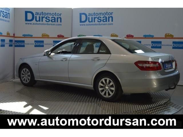 Mercedes-Benz E 250 E 250 Cdi * Navegación * Volante multi * Llantas *