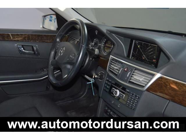 Mercedes-Benz E 250 E 250 Cdi * Navegación * Volante multi * Llantas *