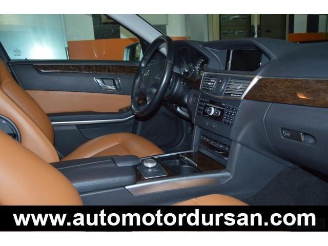 Mercedes-Benz E 250 E 250 Cdi * Navegación * Volante multi * Llantas *