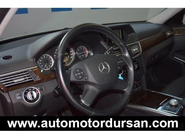 Mercedes-Benz E 250 E 250 Cdi * Navegación * Volante multi * Llantas *