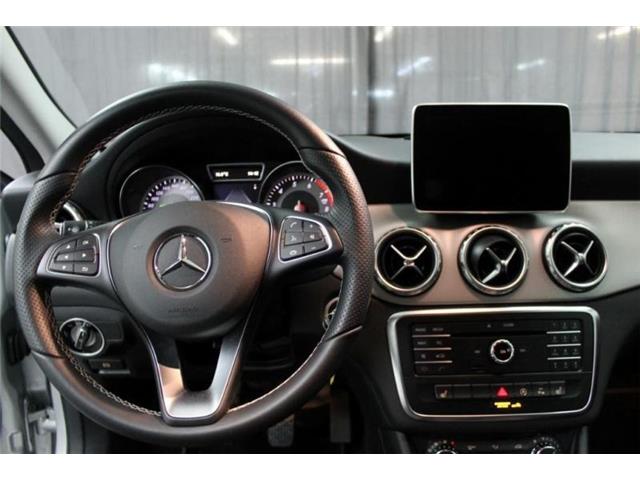 Mercedes-Benz GLA 180 Urban, Bi-xenon, Parktronic, Attention Assist, NAV