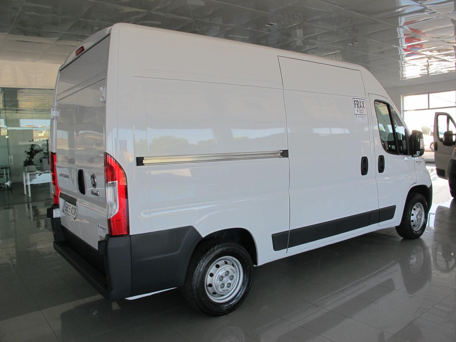 Peugeot Boxer BLUEHDI L2H2 ISOTERMO FRIO FARMA 0C A 25C