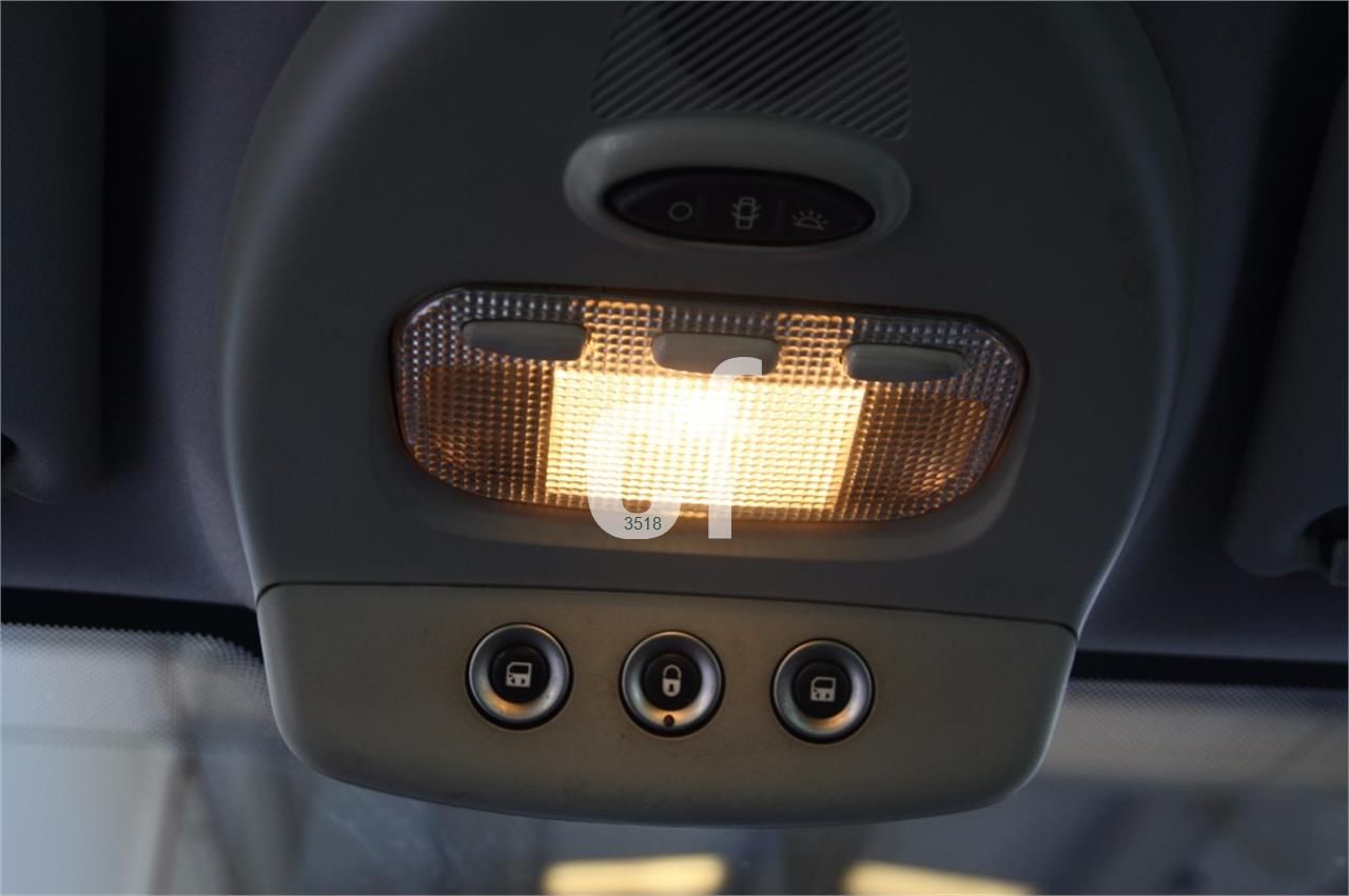 Peugeot 807 ST 2.2 HDI