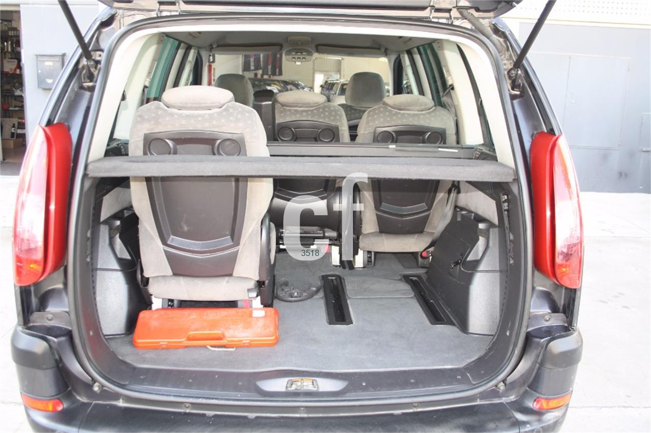 Peugeot 807 ST 2.2 HDI