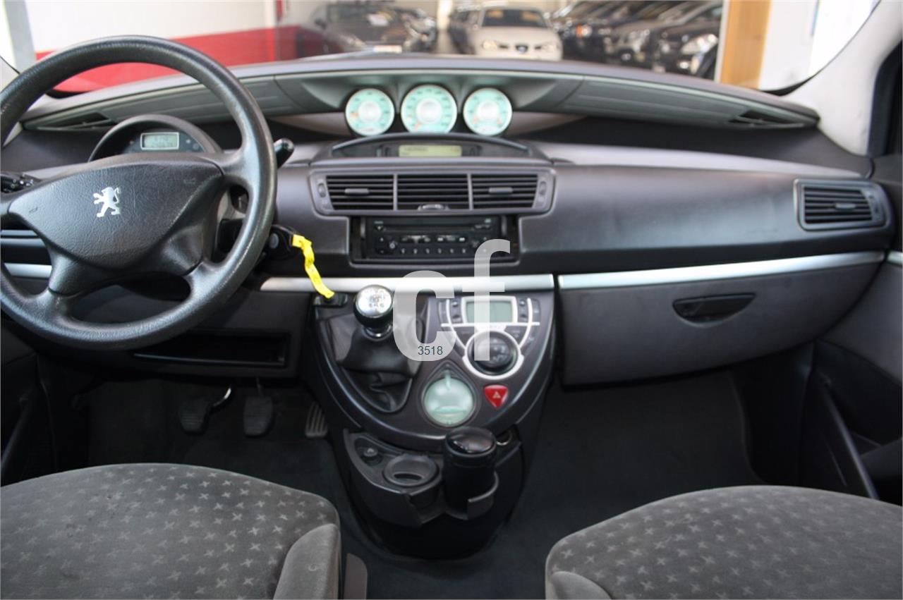 Peugeot 807 ST 2.2 HDI