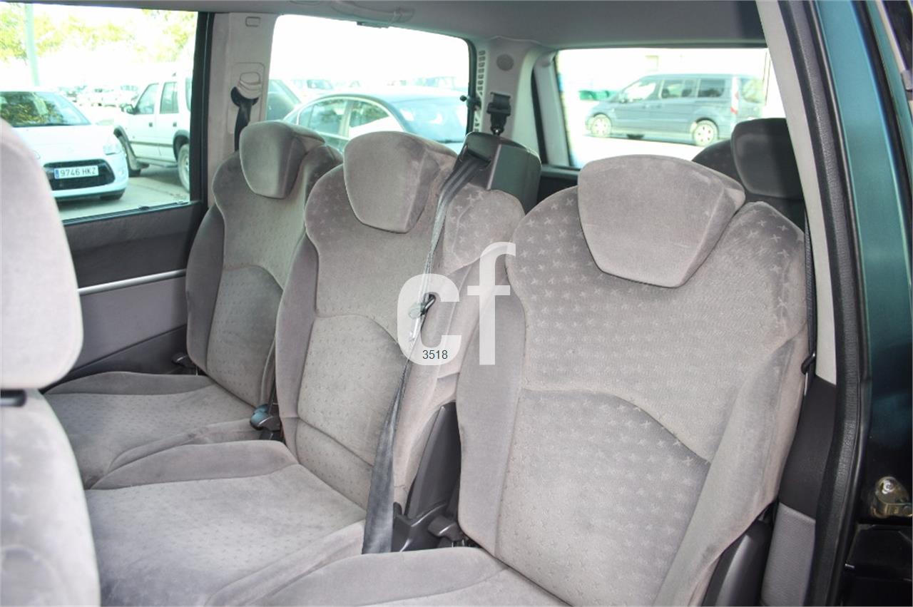 Peugeot 807 ST 2.2 HDI