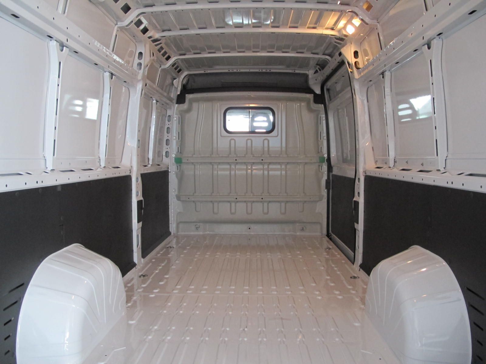 Peugeot Boxer BLUEHDI L3H2 FURGÓN