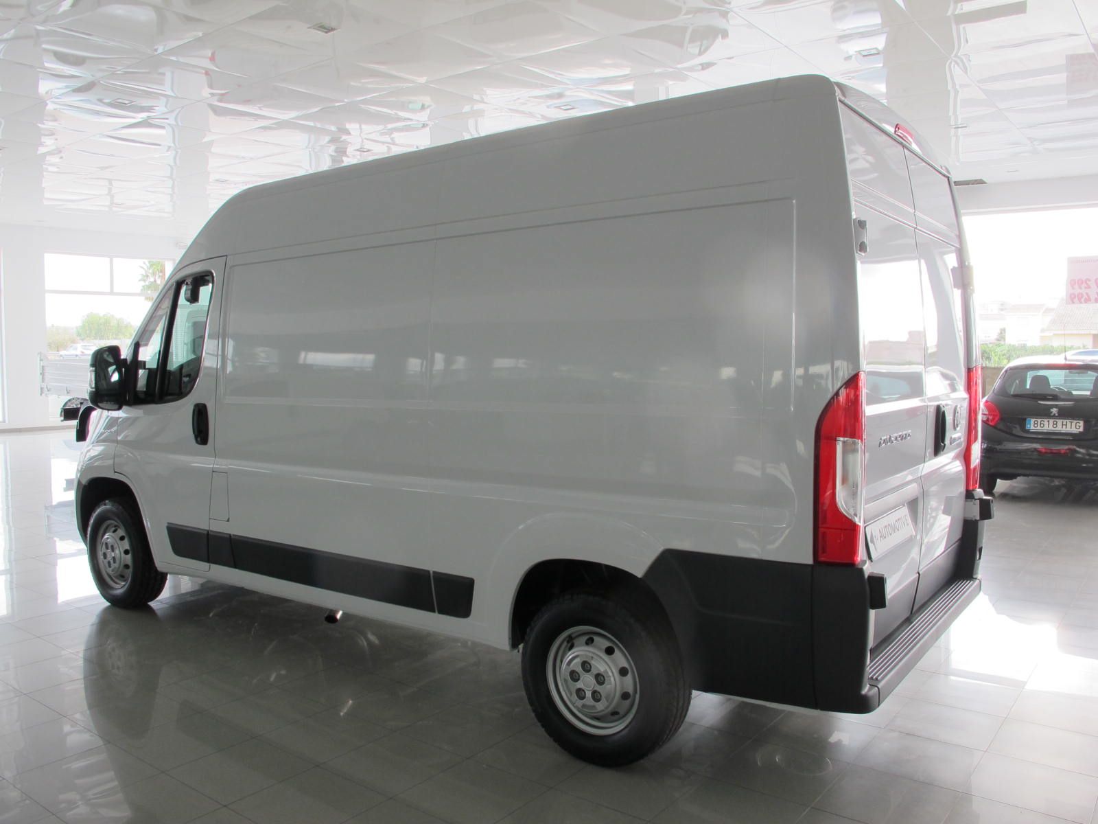Peugeot Boxer BLUEHDI L2H2 FURGÓN