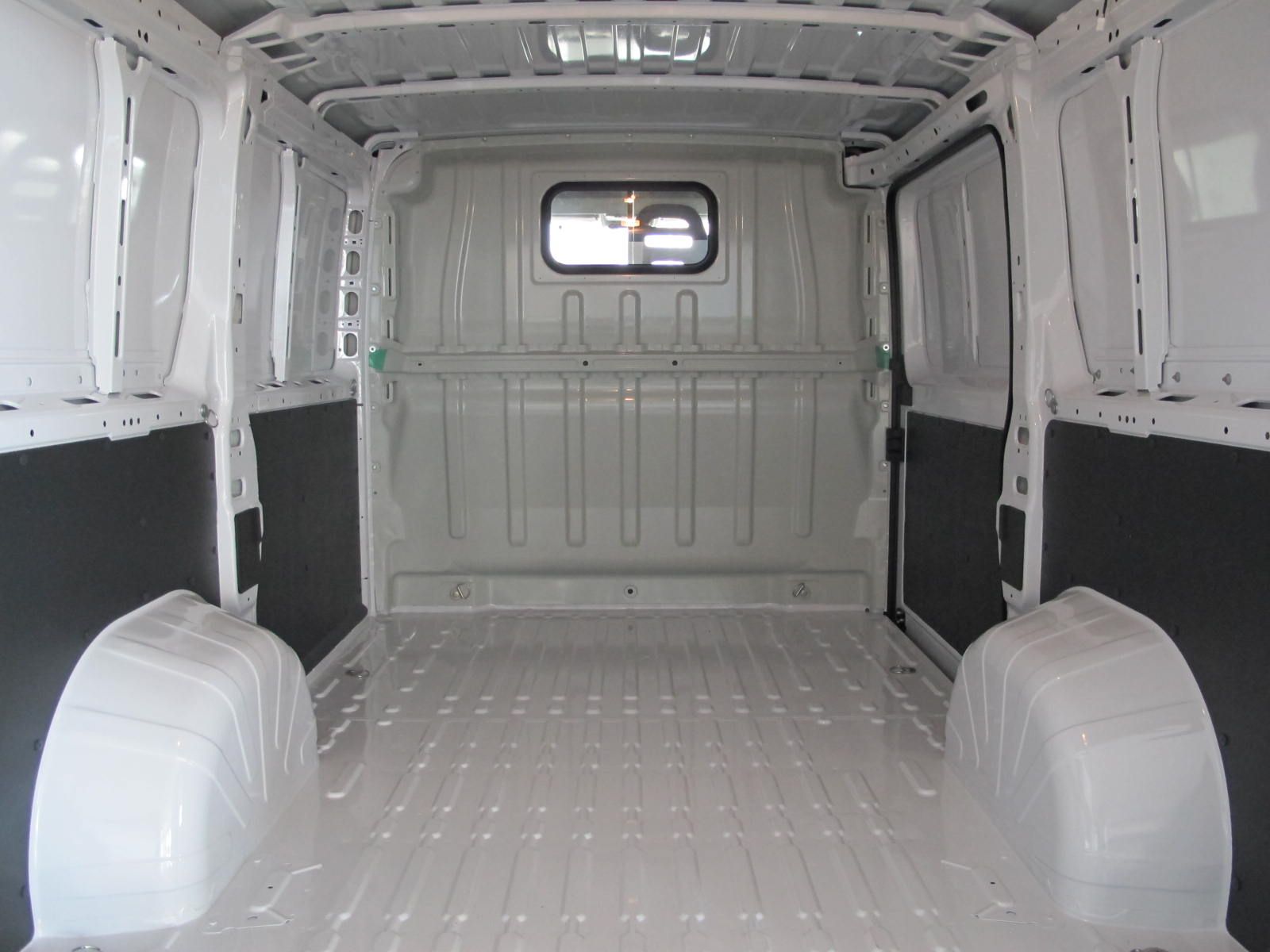 Peugeot Boxer BLUEHDI L1H1 FURGÓN