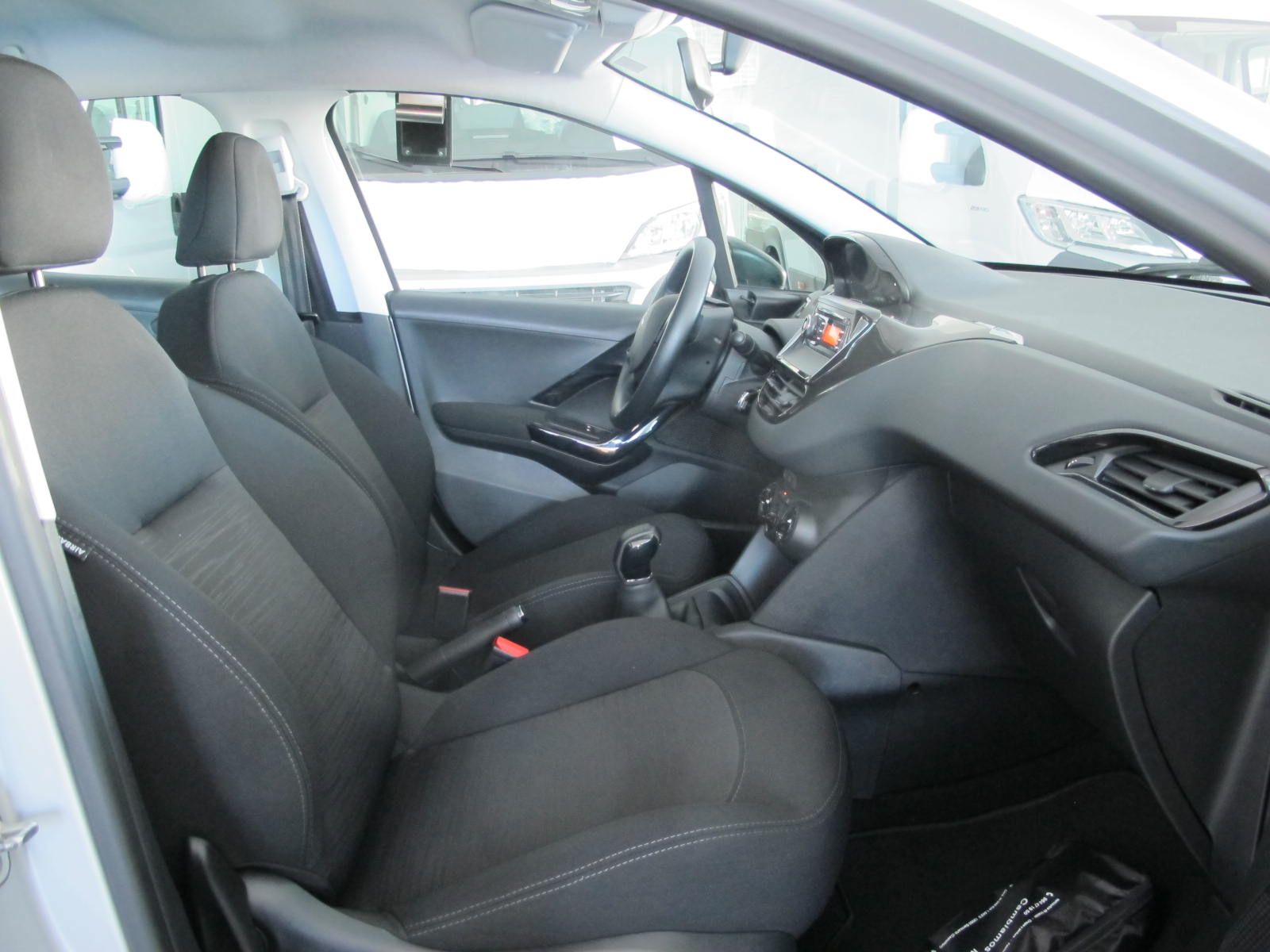 Peugeot 208 1.4 HDI BUSINESS LINE